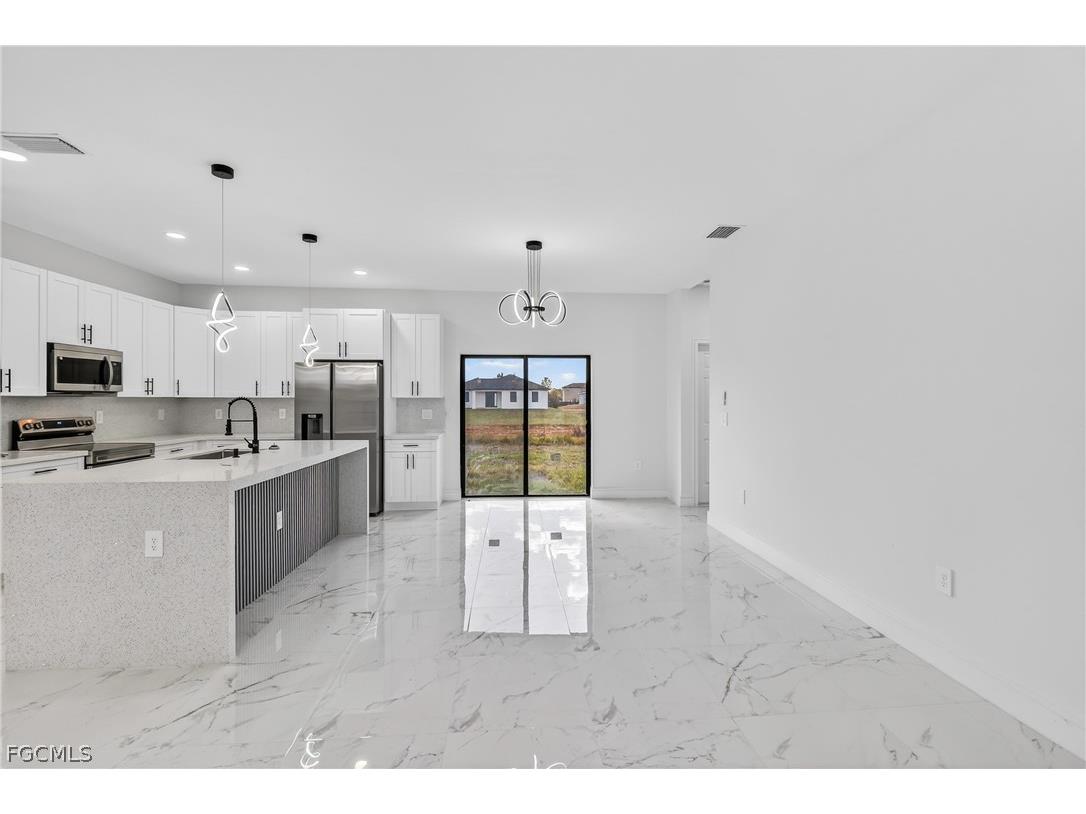 417 Mercedes Court Lehigh Acres FL 33972 2026009633 image8