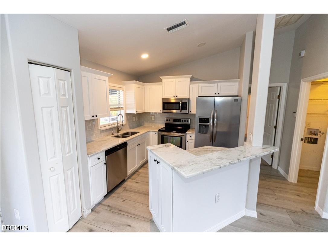 417 SE 21st Terrace Cape Coral FL 33990 2026009794 image3