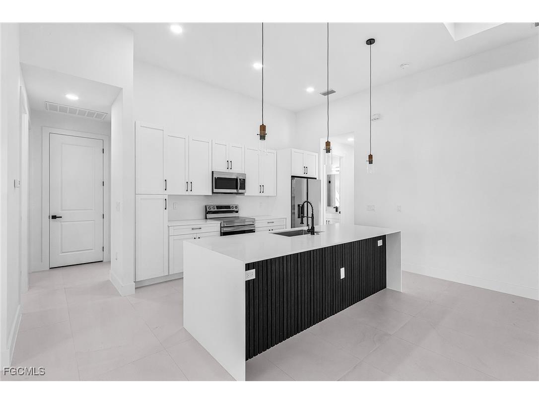 417 SW 23rd Terrace Cape Coral FL 33991 2025023972 image8