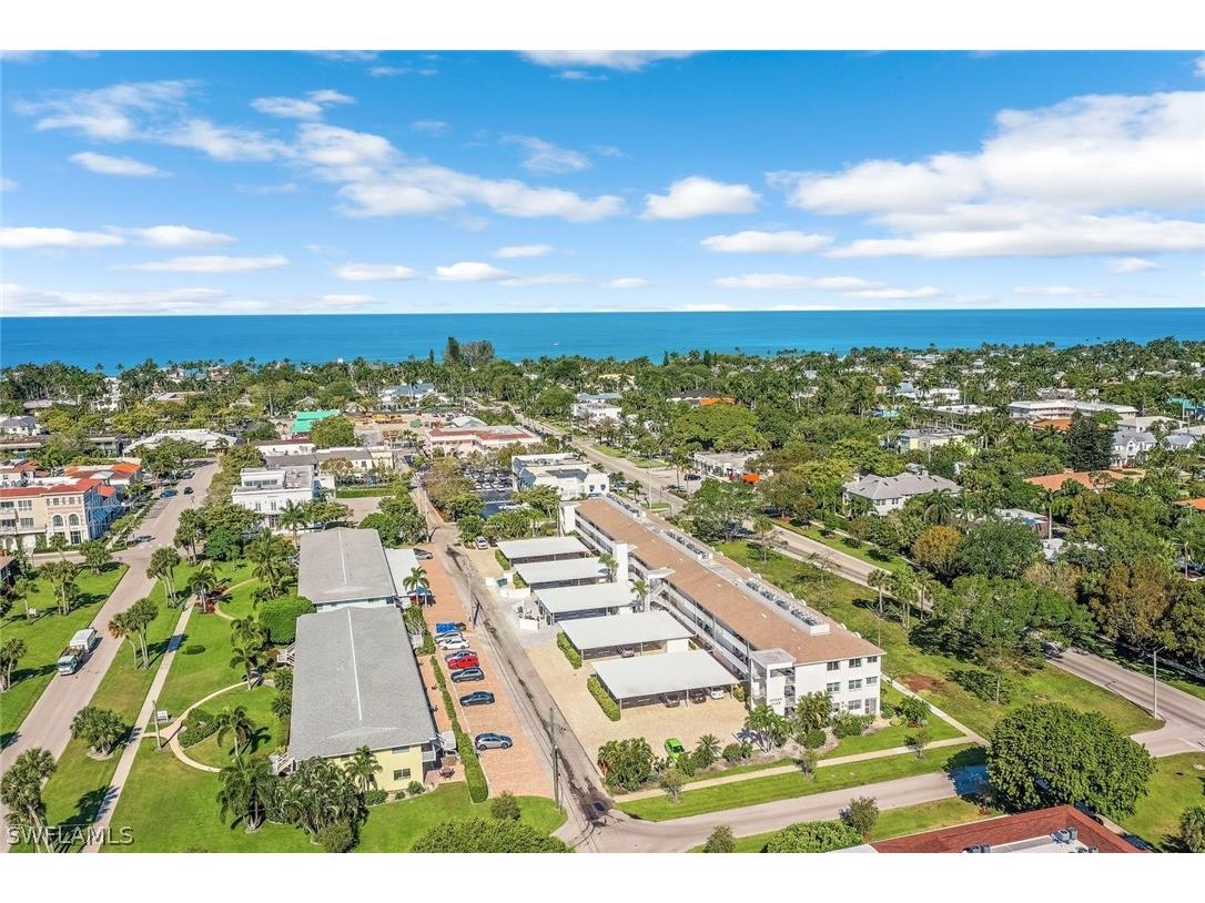 418 Broad Avenue S #H418 Naples FL 34102 224033359 image1