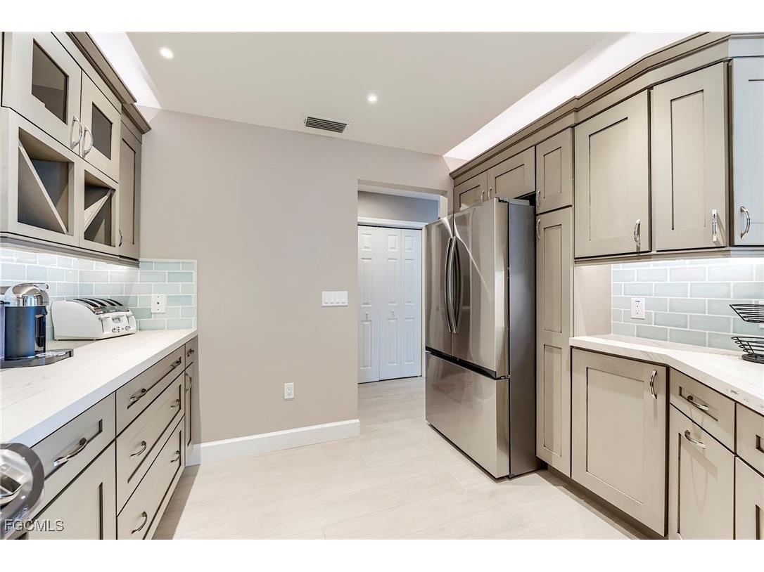 4183 Bay Beach Lane #375 Fort Myers Beach FL 33931 2025005864 image8