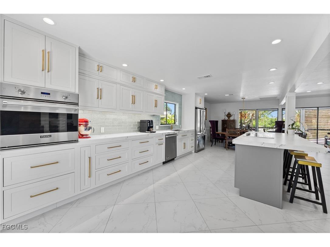 419 Lighthouse Way Sanibel FL 33957 2025015008 image9