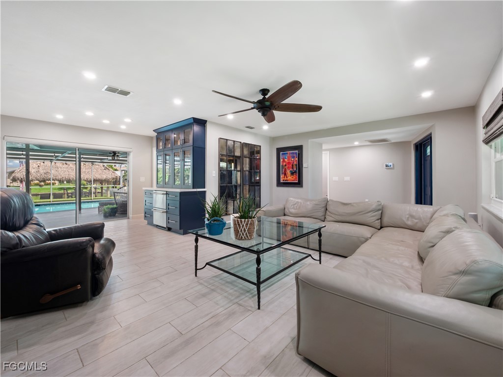 419 Pinecrest Court Cape Coral FL 33904 2025007544 image8