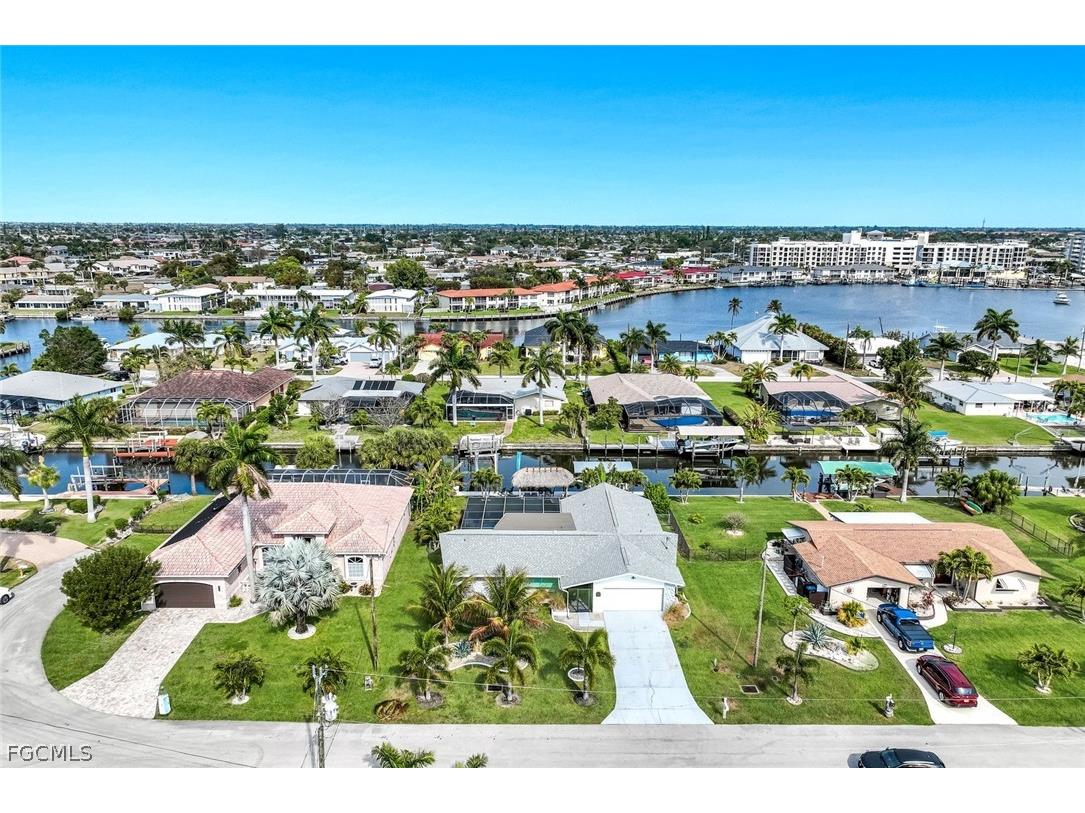 419 Pinecrest Court Cape Coral FL 33904 2026009375 image2