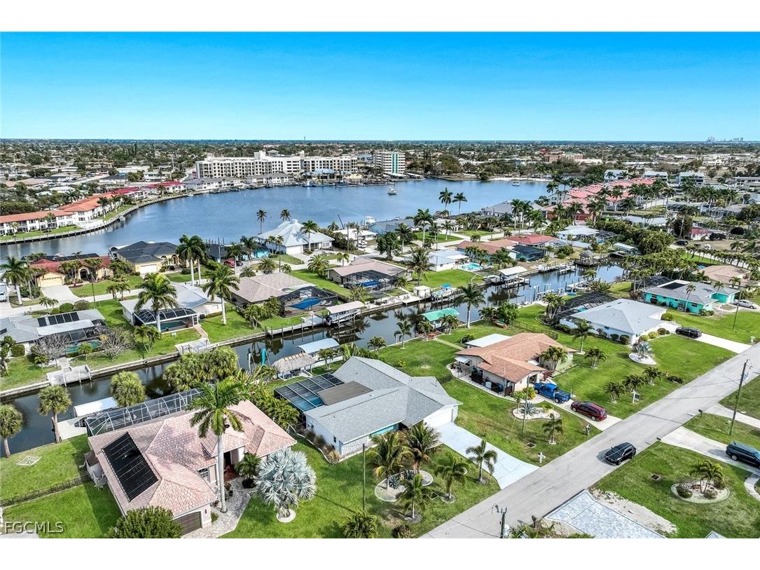 419 Pinecrest Court Cape Coral FL 33904 2026009375 image5