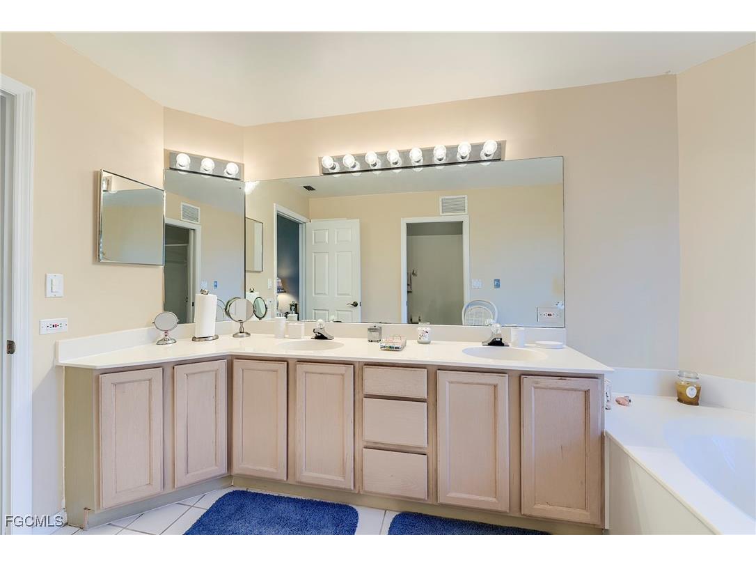 4198 Bay Beach Lane #113 Fort Myers Beach FL 33931 2025005865 image32