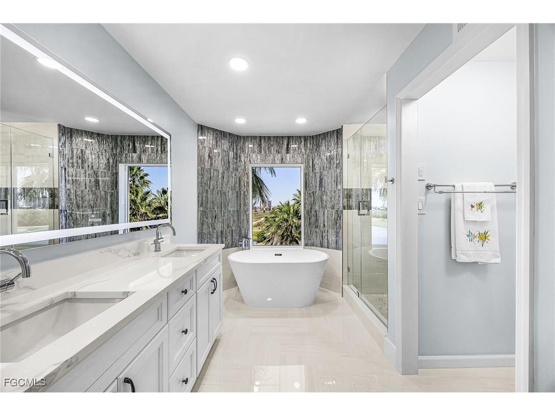 4198 Bay Beach Lane #133 Fort Myers Beach FL 33931 2025017001 image1