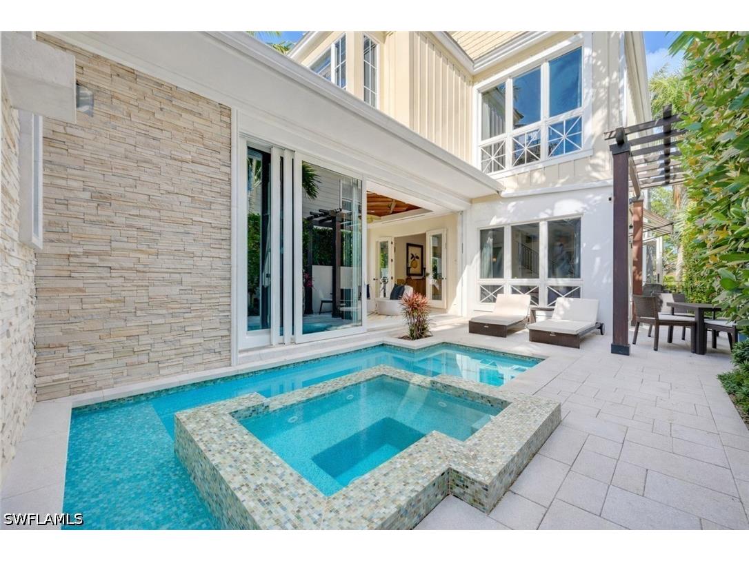 42 6th Street S Naples FL 34102 226019846 image14