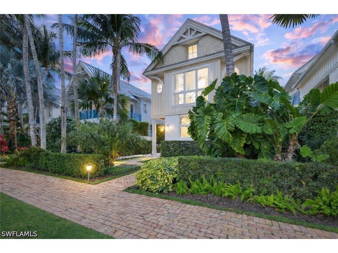42 6th Street S Naples FL 34102 226019846 image2