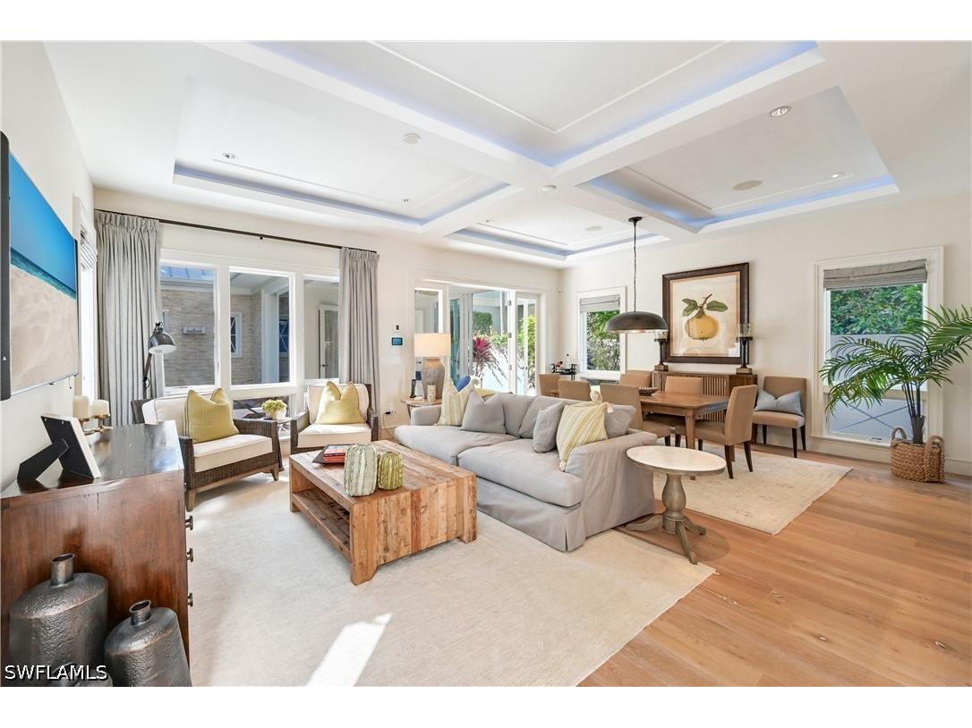 42 6th Street S Naples FL 34102 226019846 image3