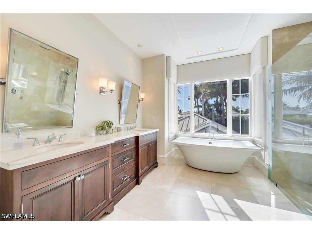 42 6th Street S Naples FL 34102 226019846 image37