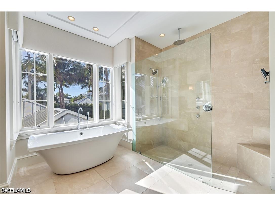 42 6th Street S Naples FL 34102 226019846 image38