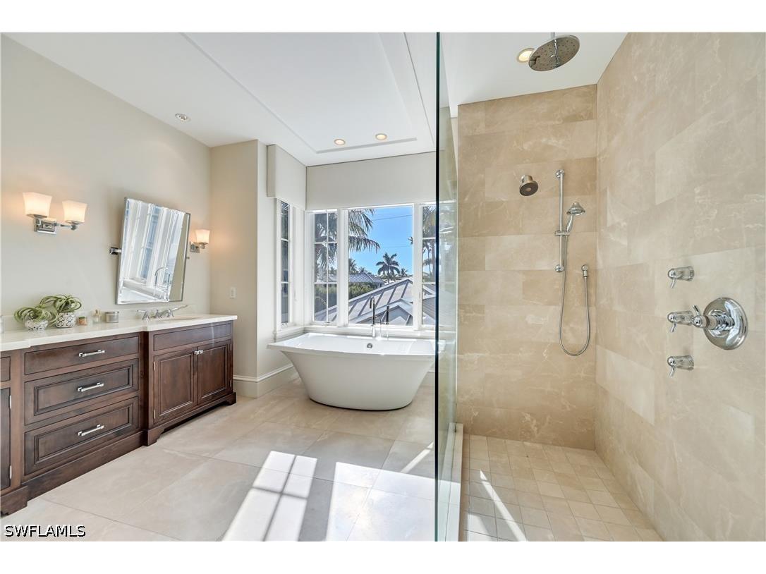 42 6th Street S Naples FL 34102 226019846 image39