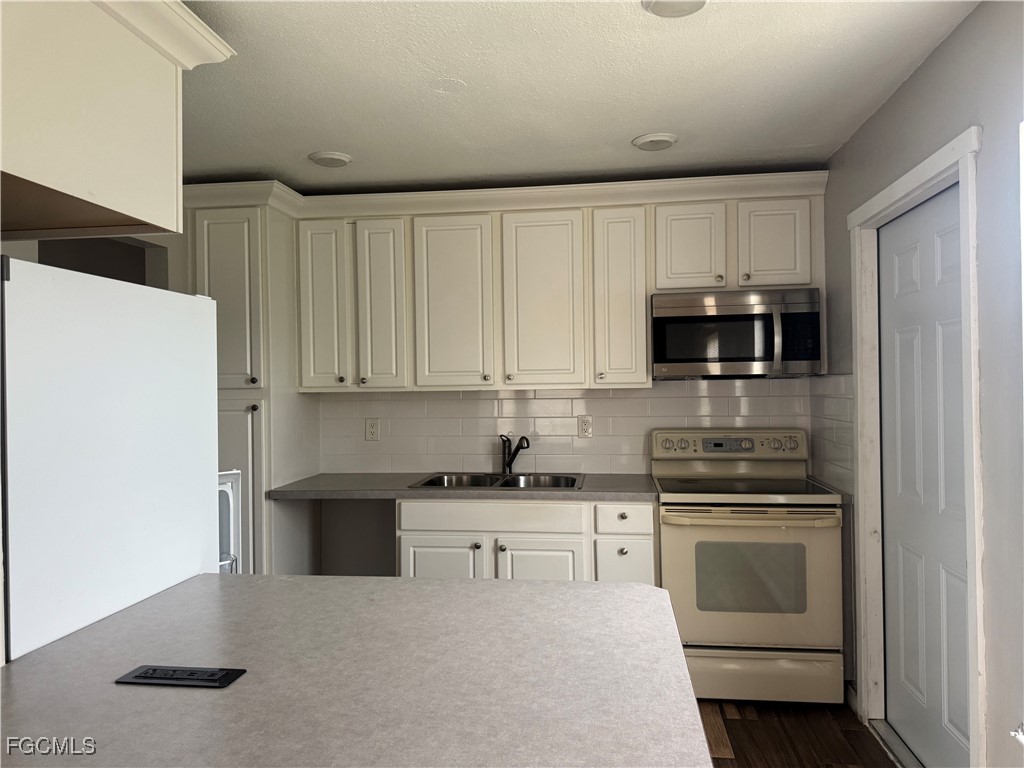 42 Temple Court Lehigh Acres FL 33936 2025020634 image4