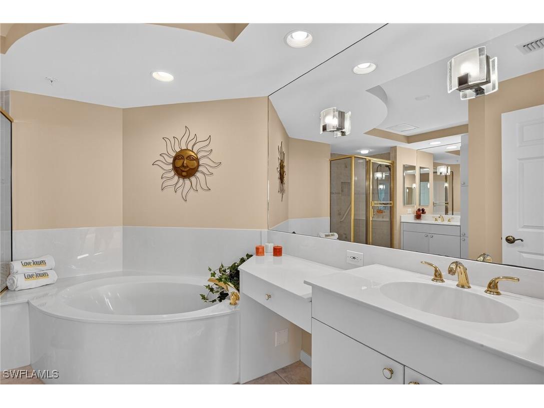 420 Cove Tower Drive #401 Naples FL 34110 225076856 image24