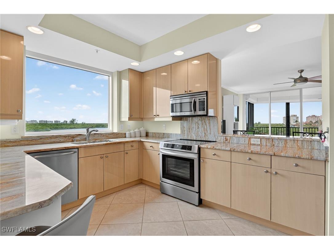 420 Cove Tower Drive #401 Naples FL 34110 225076856 image6