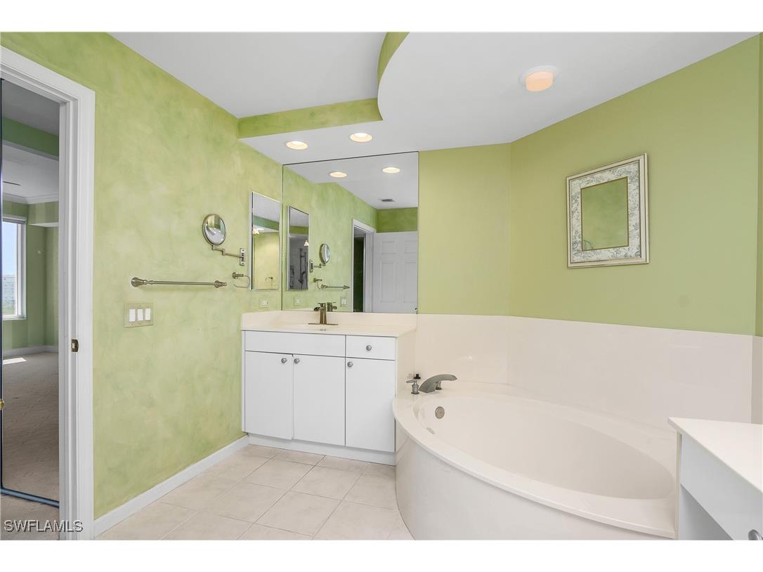 420 Cove Tower Drive #804 Naples FL 34110 225077875 image20