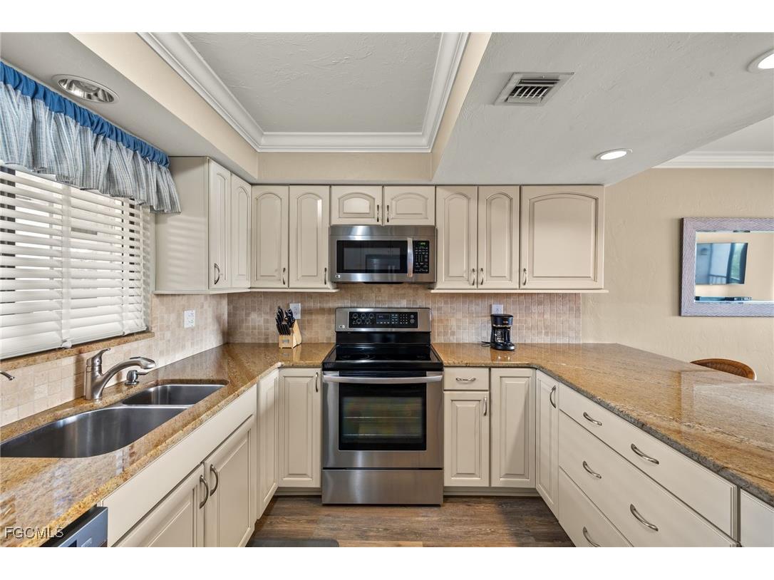 4200 Steamboat Bend #303 Fort Myers FL 33919 2025011310 image3
