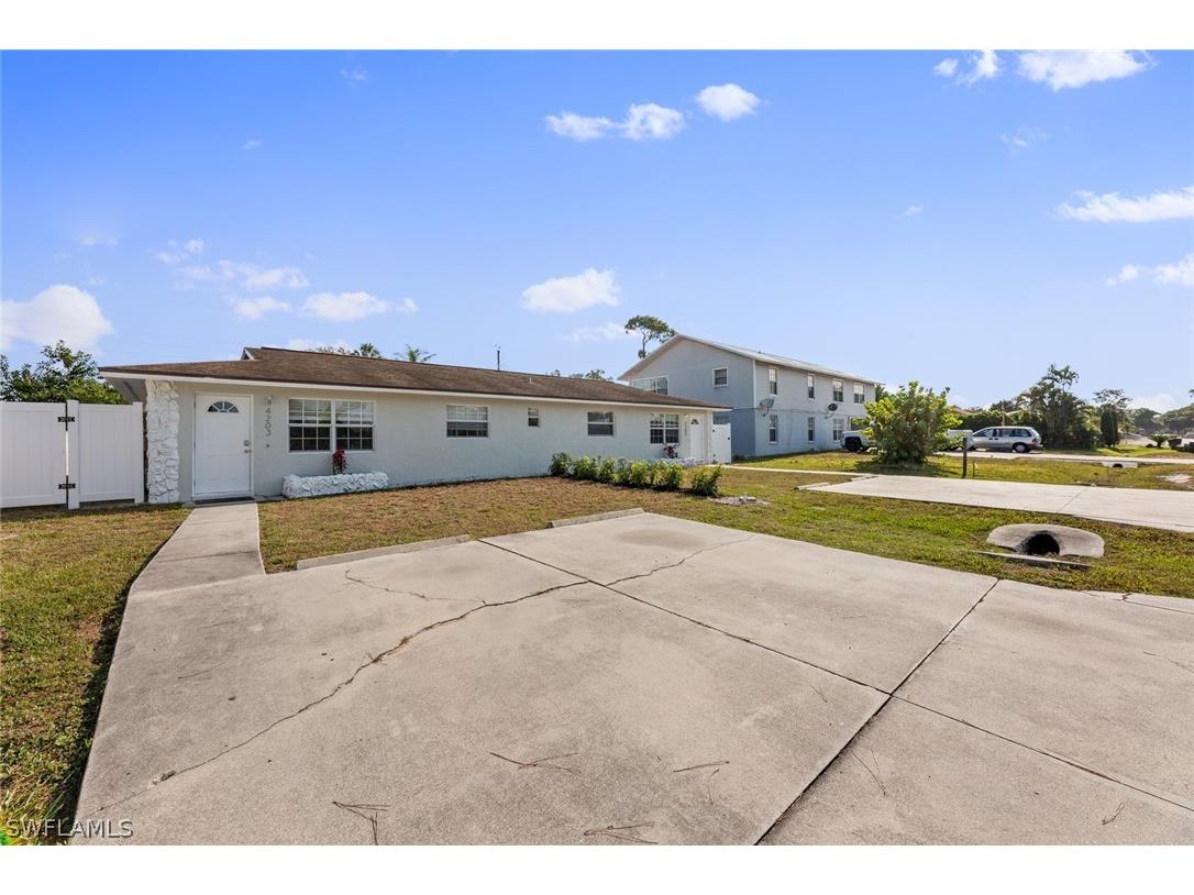 4203 Rose Avenue Naples FL 34112 224045492 image1