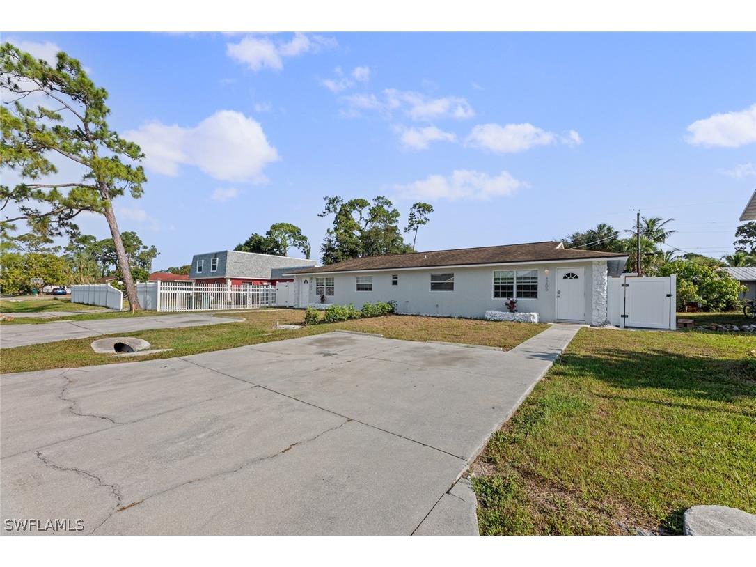 4205 Rose Avenue Naples FL 34112 224044470 image1