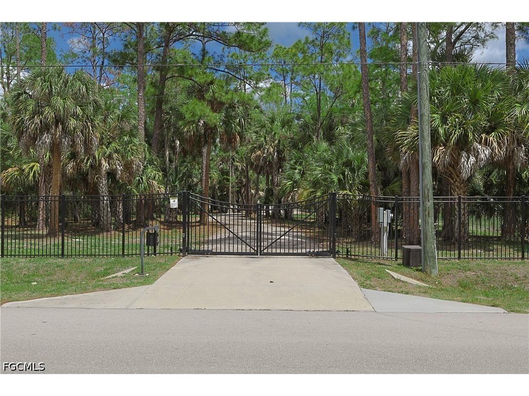 421 35th Avenue NE Naples FL 34120 2026018934 image2