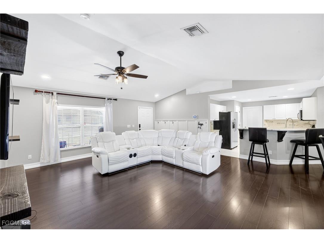 421 Broadmoor Street Lehigh Acres FL 33974 2025006258 image3