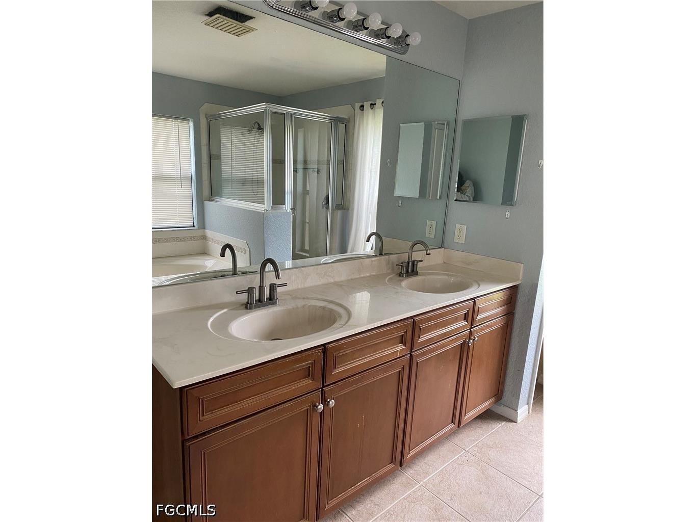 421 NW 36th Avenue Cape Coral FL 33993 2026024287 image8