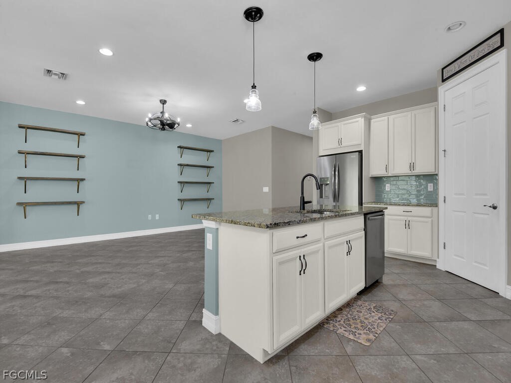 4211 Dutchess Park Road Fort Myers FL 33916 2026011822 image7