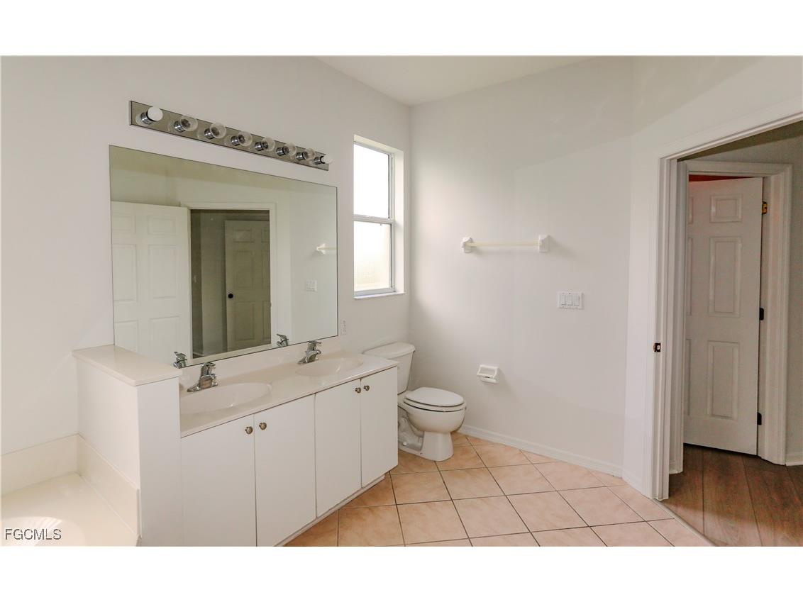 4213 Liron Avenue #204 Fort Myers FL 33916 2025005464 image14