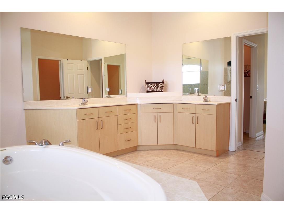 4213 SW 14th Place Cape Coral FL 33914 2026021186 image20