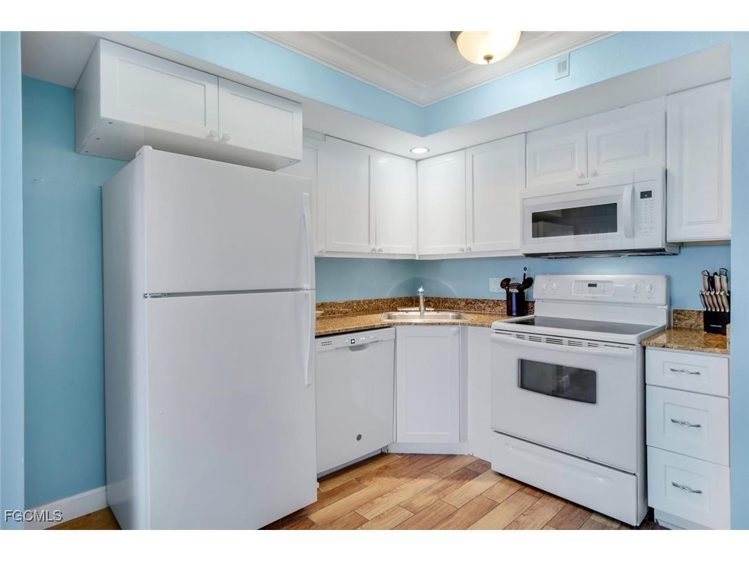 4216 Bayside Villas Captiva FL 33924 2025024926 image12