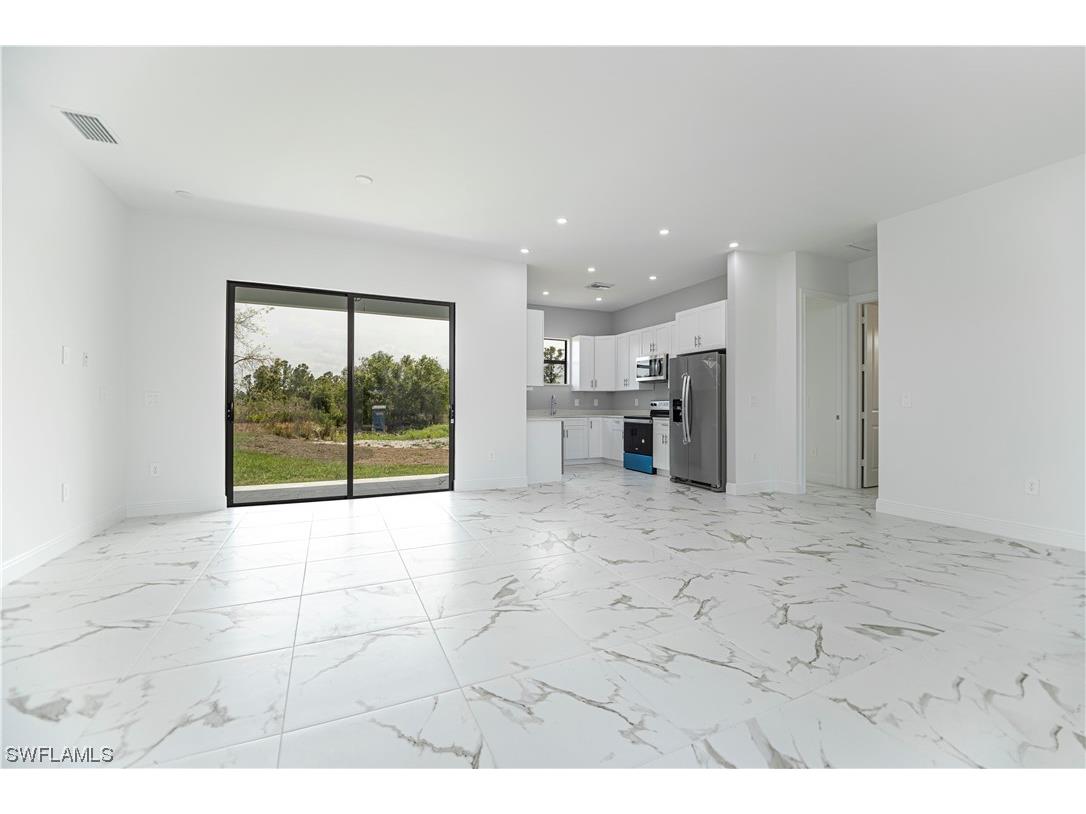 4218 62nd Avenue NE Naples FL 34120 222066181 image1