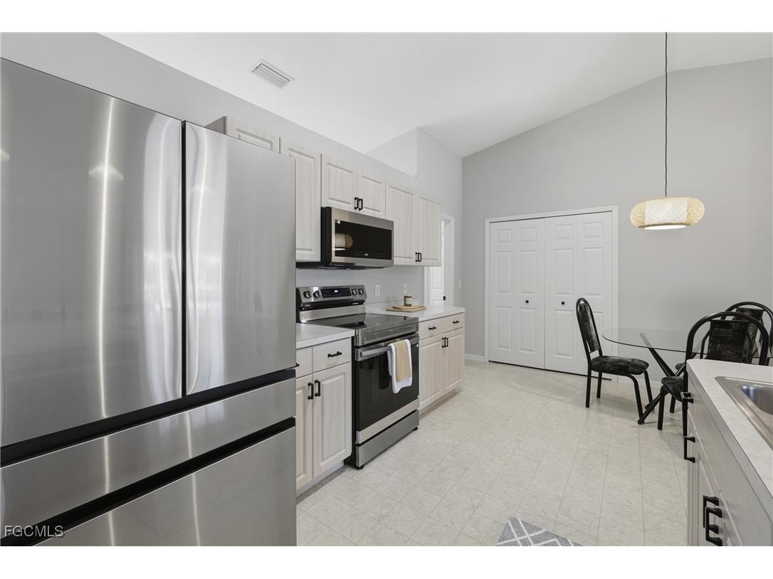 4219 Eastlake Court Port Charlotte FL 33948 2025025189 image7