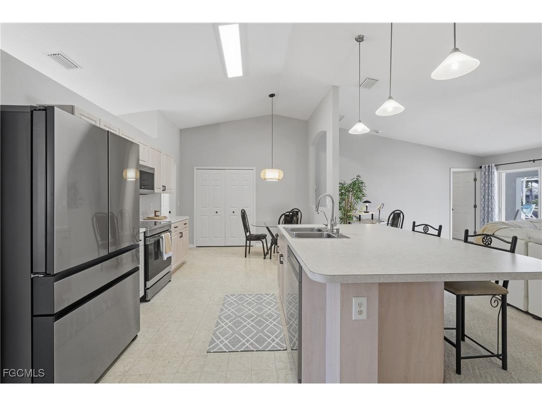 4219 Eastlake Court Port Charlotte FL 33948 2025025189 image8