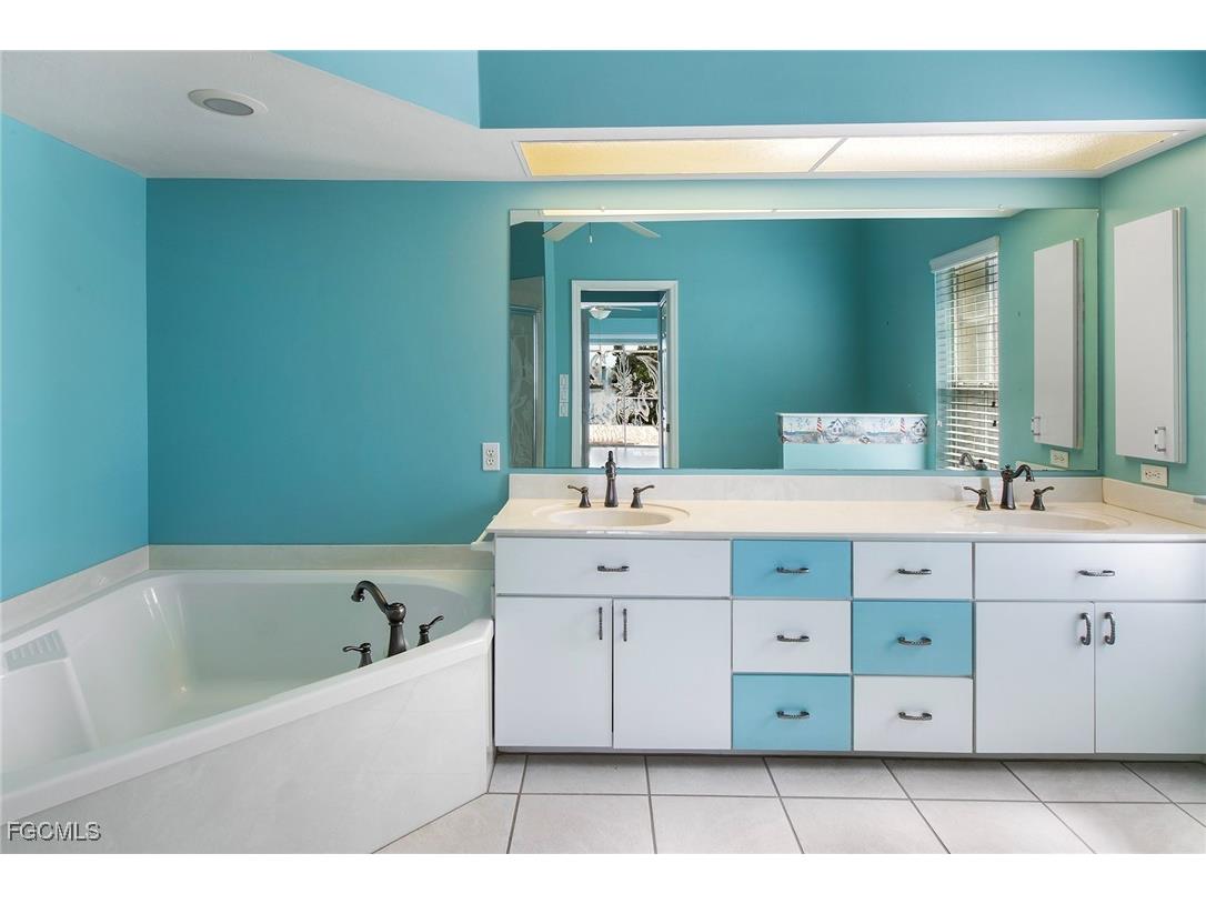 422 SE 12th Court Cape Coral FL 33990 2025020726 image34