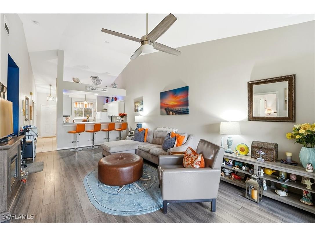 422 Valerie Way #202 Naples FL 34104 226001540 image1