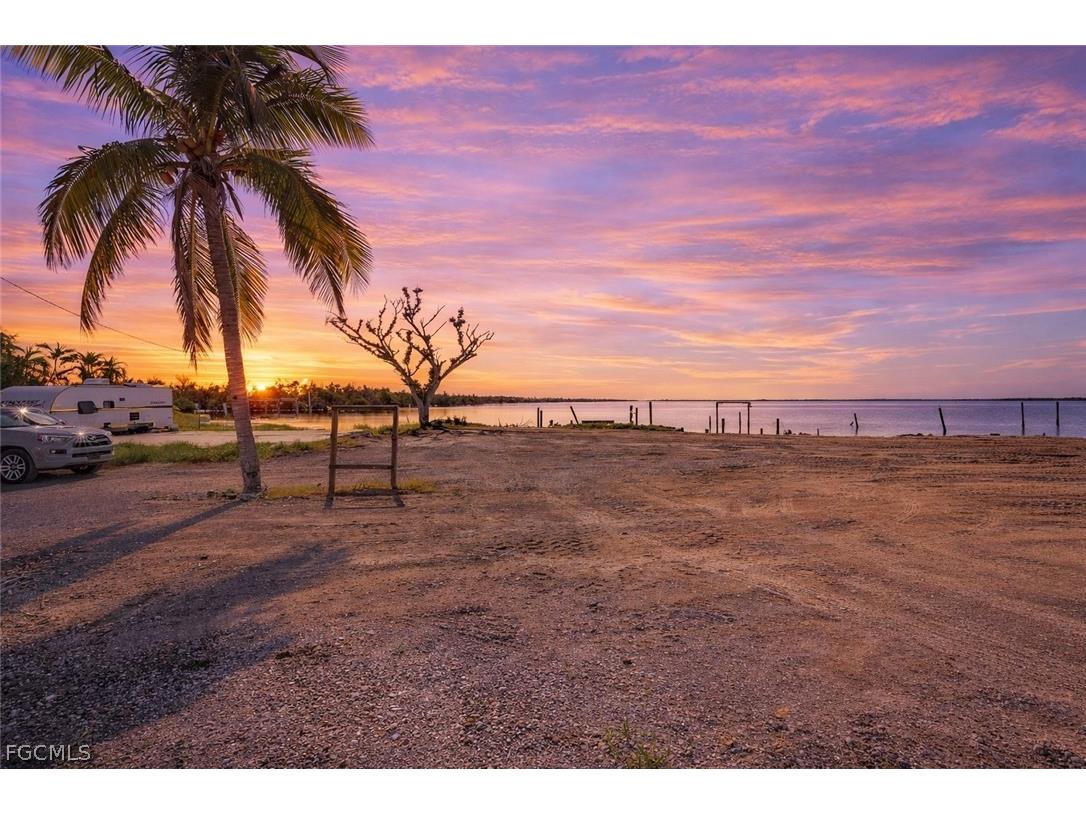 4225-4227 Pine Island Road NW Matlacha FL 33993 2025013557 image1