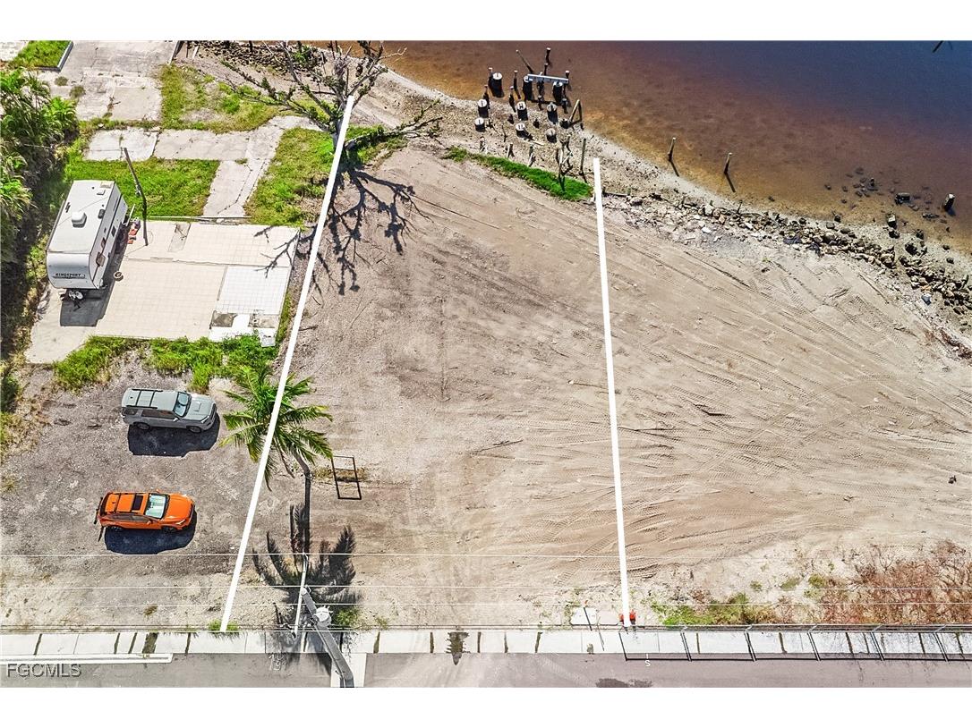 4225-4227 Pine Island Road NW Matlacha FL 33993 2025013557 image3
