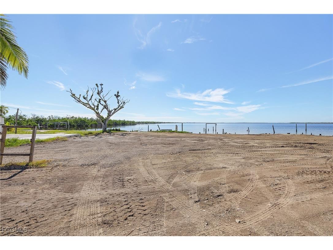 4225-4227 Pine Island Road NW Matlacha FL 33993 2025013557 image5