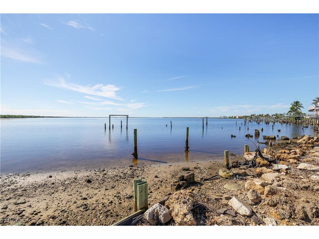 4225-4227 Pine Island Road NW Matlacha FL 33993 2025013557 image9