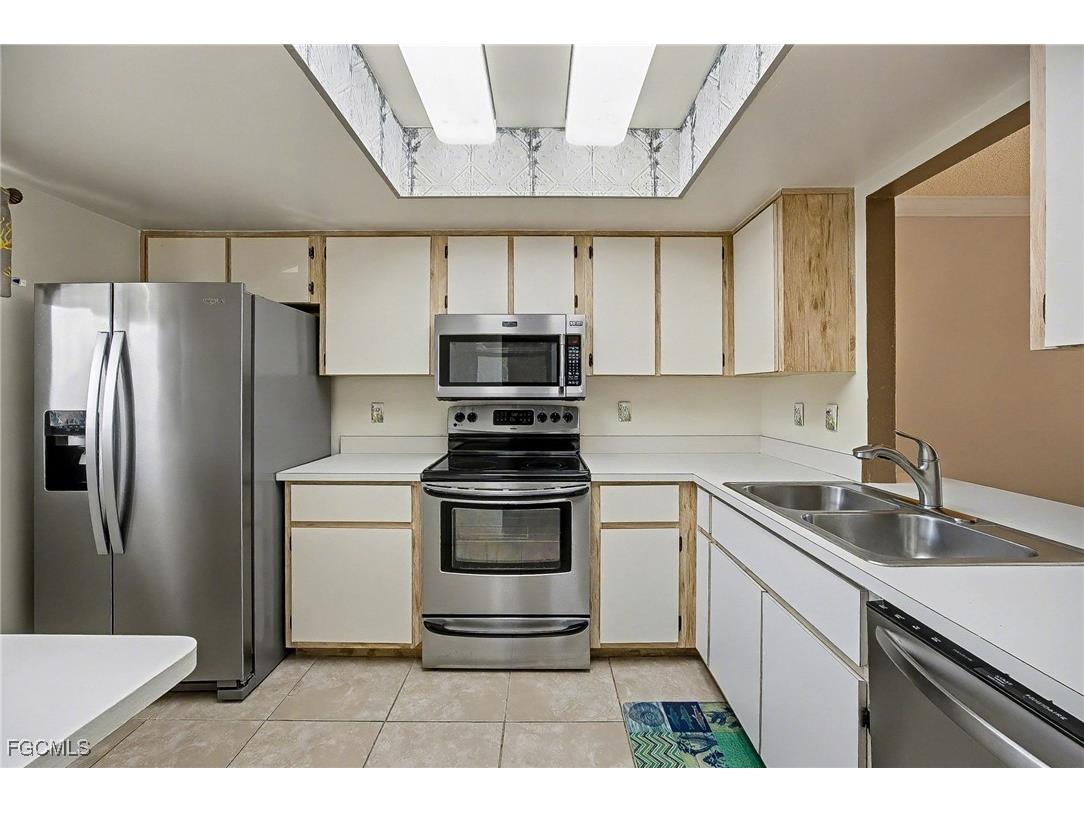 423 Cape Coral Parkway W #202 Cape Coral FL 33914 2025018496 image10