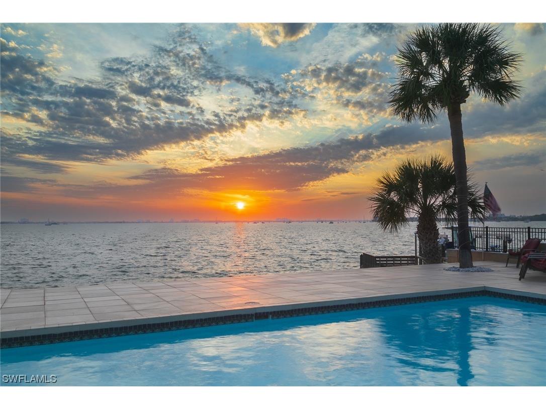4237 45th Street S Saint Petersburg FL 33711 223020840 image1