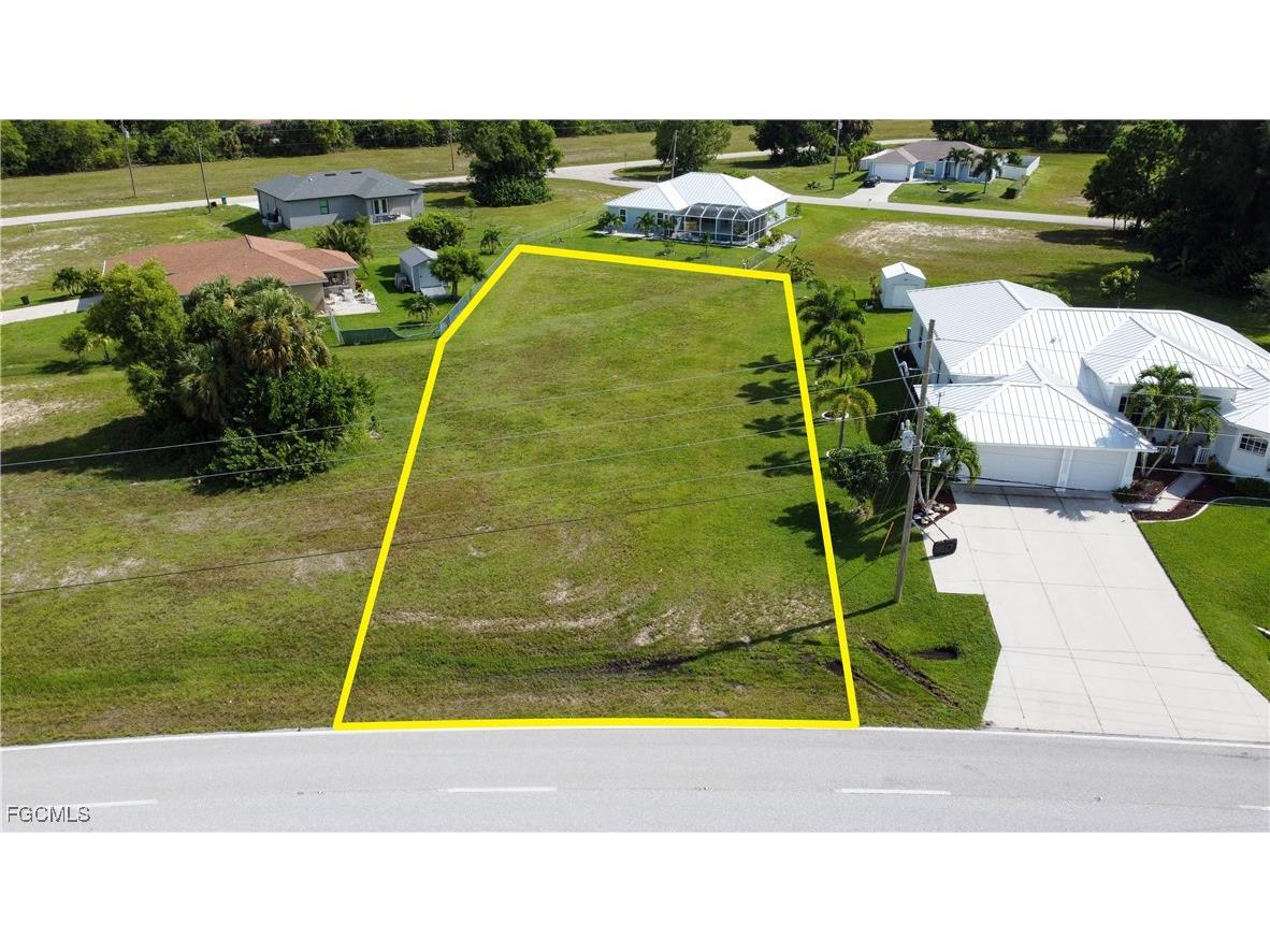 4239 E Gator Circle Cape Coral FL 33909 2026005098 image1