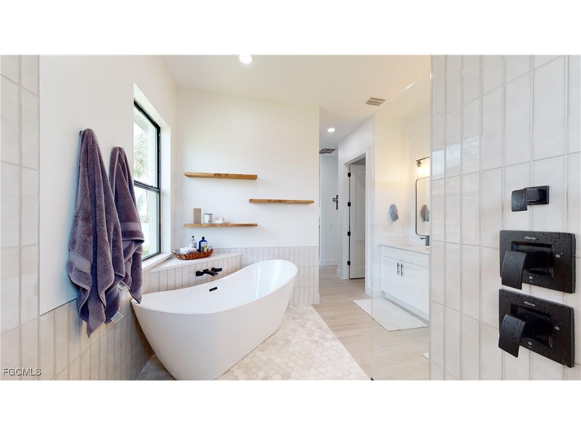 4239 NW 35th Street Cape Coral FL 33993 2025003242 image15