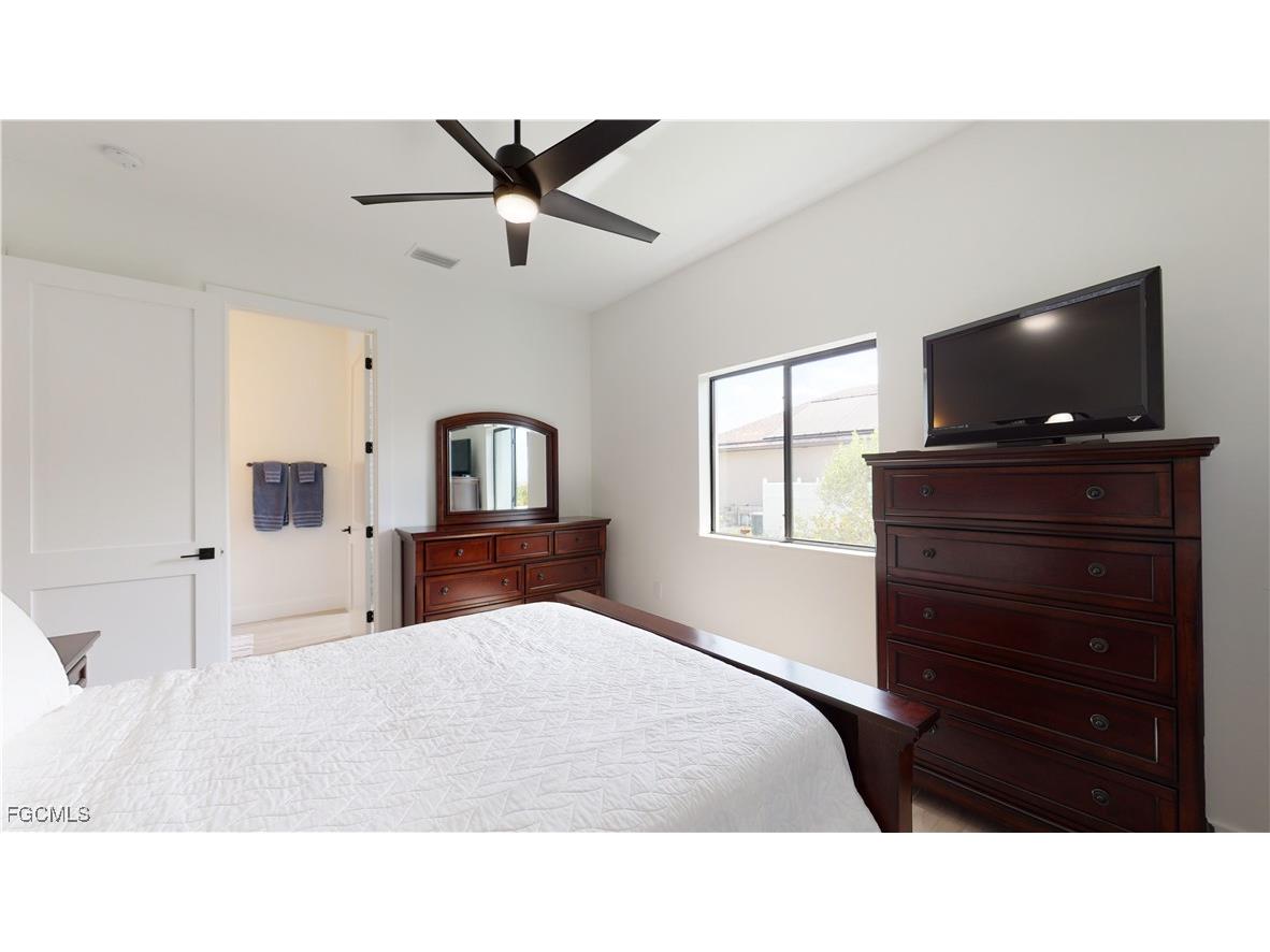 4239 NW 35th Street Cape Coral FL 33993 2025003242 image33