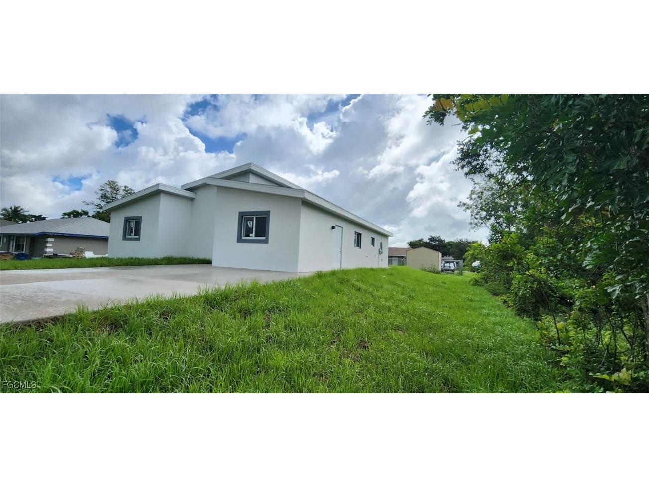 424 Alabama Road S Lehigh Acres FL 33936 225034016 image1