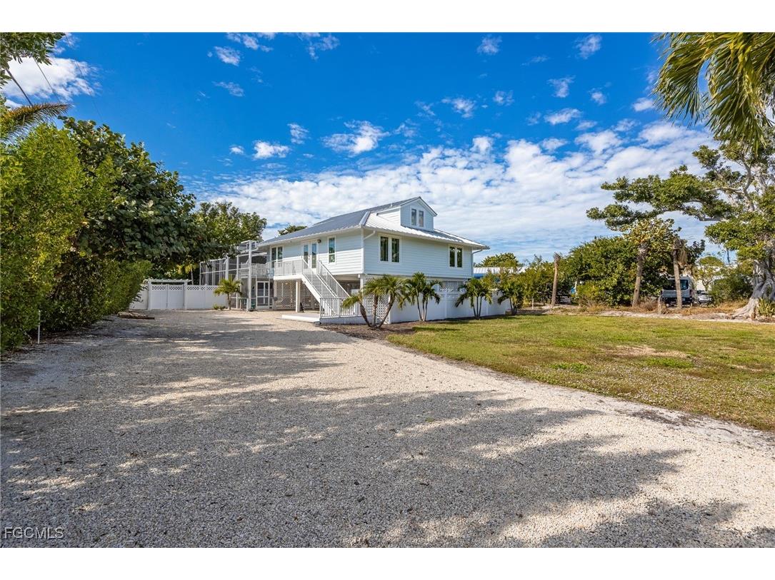 424 Lagoon Drive Sanibel FL 33957 2026000710 image2