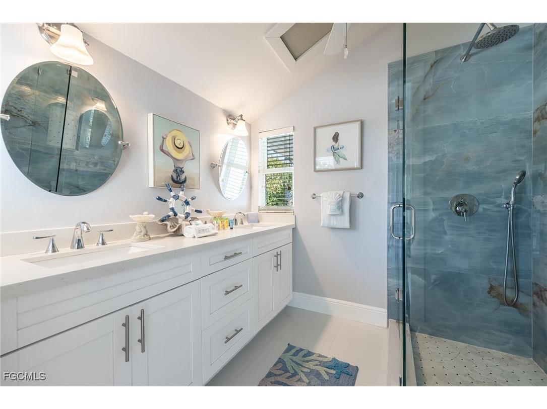 424 Lagoon Drive Sanibel FL 33957 2026000710 image25