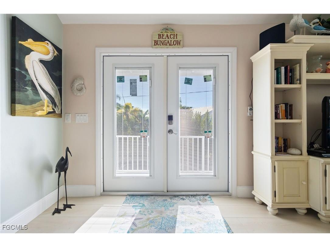 424 Lagoon Drive Sanibel FL 33957 2026000710 image5