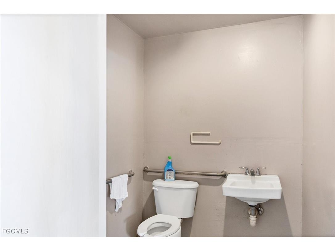 4240 James #8 & 9 Street Port Charlotte FL 33980 2026000779 image25